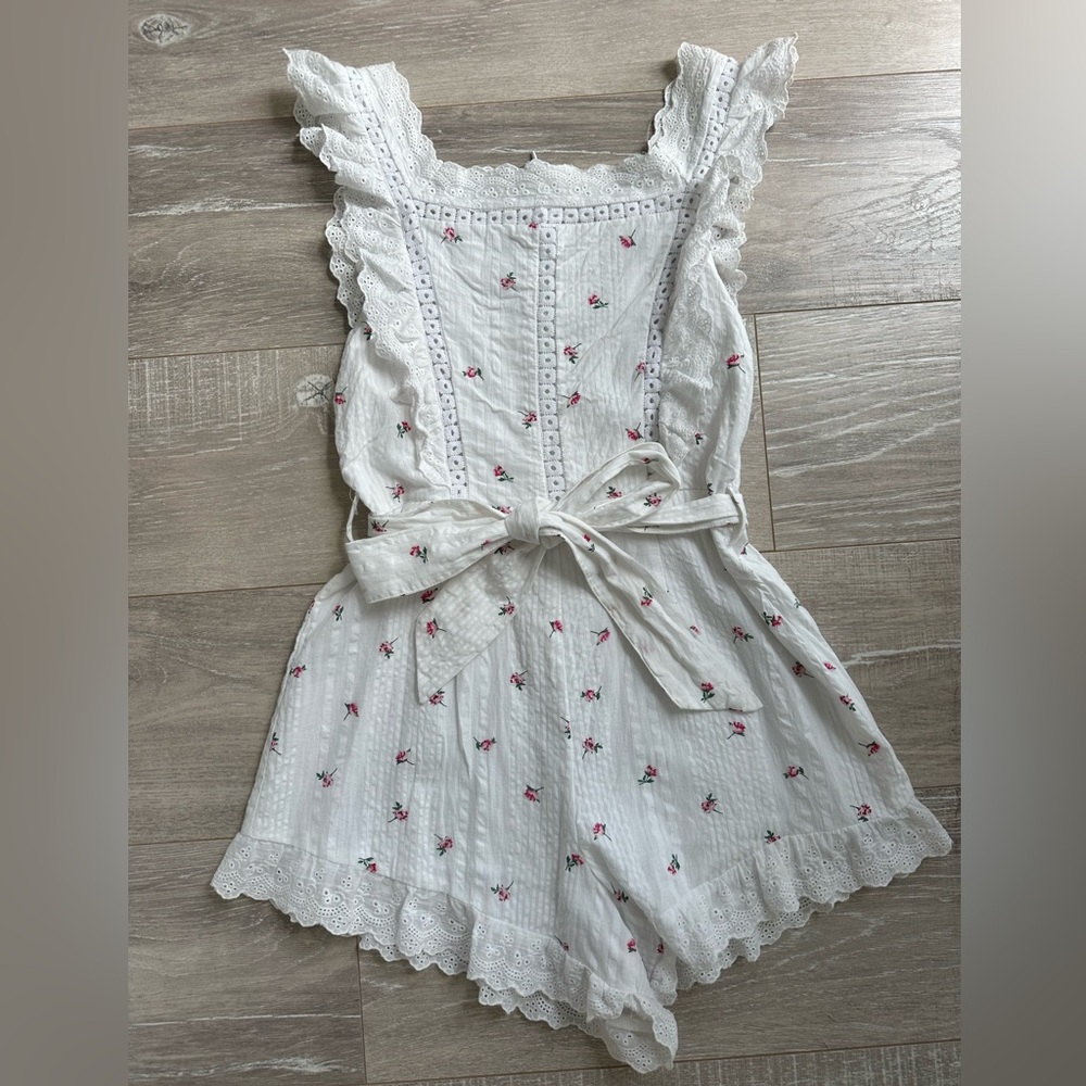 Olivaceous White Lace Flower Romper